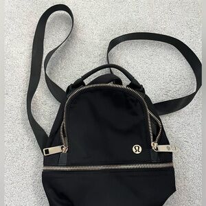 Lululemon city adventurer backpack 3L black and gold